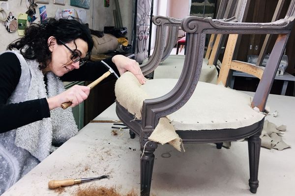 Morgane Gérard dans son atelier de Saint-Léonard des Bois (72)