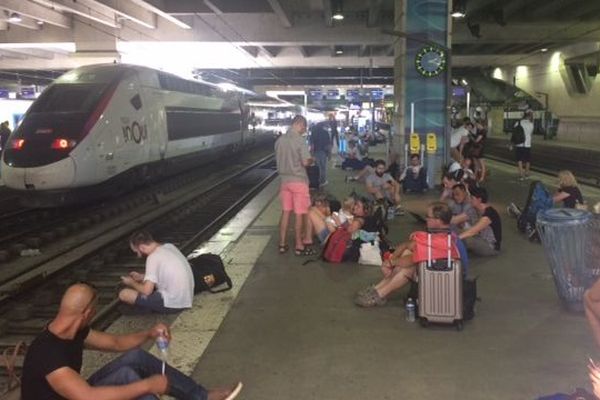 Le trafic était très perturbé vendredi 27 juillet après un incendie sur un poste électrique RTE à Issy-les-Moulineaux (Hauts-de-Seine).