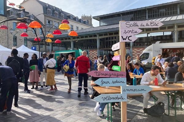 La première édition du forum des emplois à impact se tient à la Halle Martenot et à la salle de la Cité à Rennes, jusqu'au 12 octobre 2023