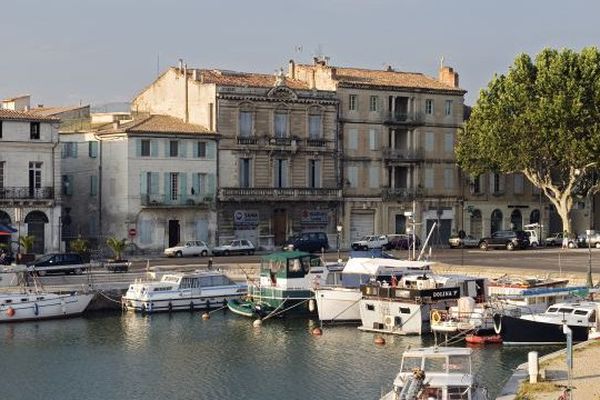 Beaucaire vue du canal