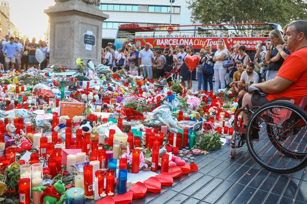 Un rassemblement en hommage aux victimes est organisé samedi par les autorités à Barcelone. À Toulouse, à la même heures, un rassemblement sera organisé place du Capitole.