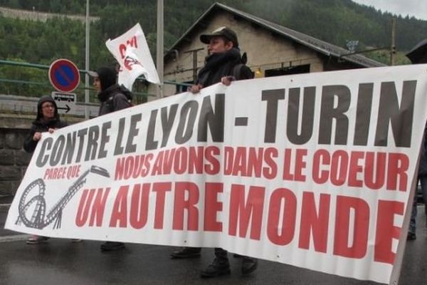 Photo des opposants au Lyon-Turin lors d'une précédente mobilisation 