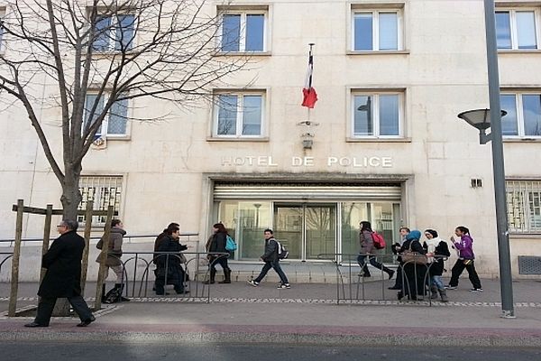 Béziers (Hérault) - Hôtel de police - archives