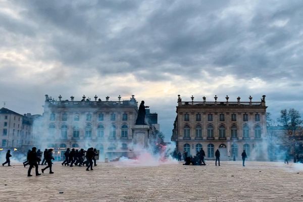 La police a tiré deux à trois fois plus de grenades lacrymogènes pour tenter de calmer la foule ce jeudi 23 mars 2023 à Nancy.