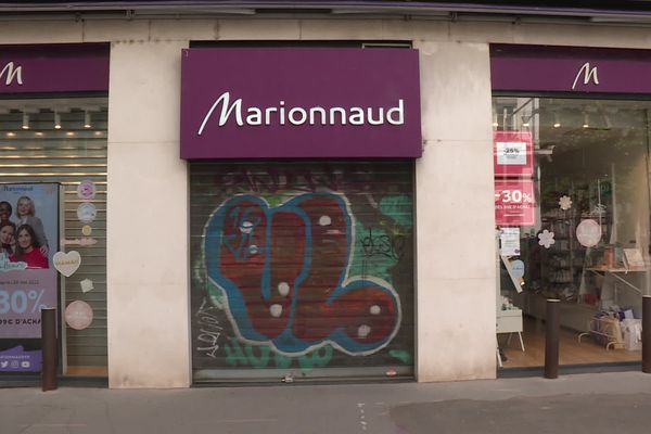 Les portes sont restées closes aujourd'hui pour quasi tous les magasins Marionnaud de Lyon et de sa région.