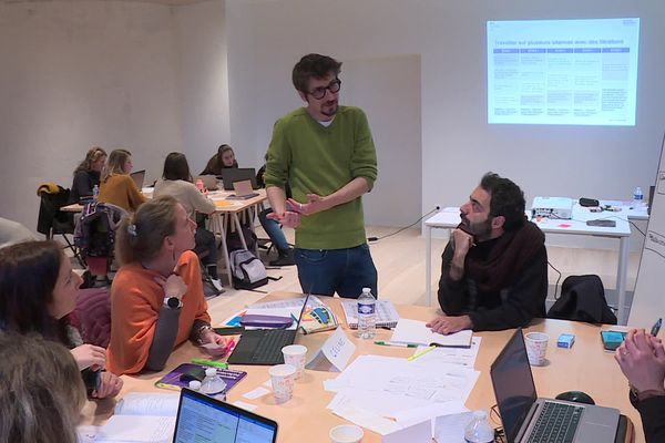 Des personnes enseignant le français, en formation à la Cité internationale de la langue française, à Villers-Cotterêts.