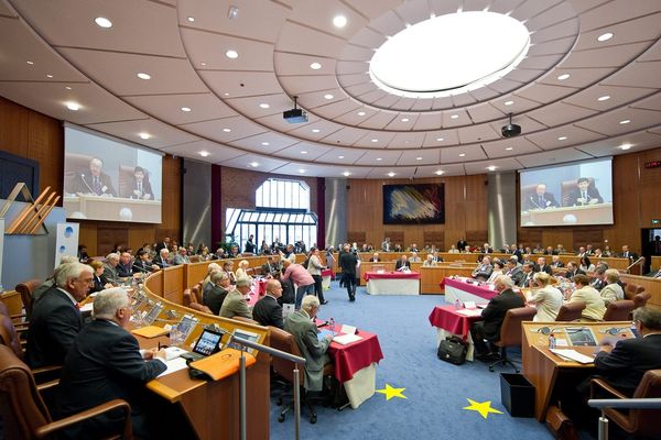 L'hémicycle du Conseil Général du Pas-de-Calais lors d'une séance commune avec le Conseil Général du Nord