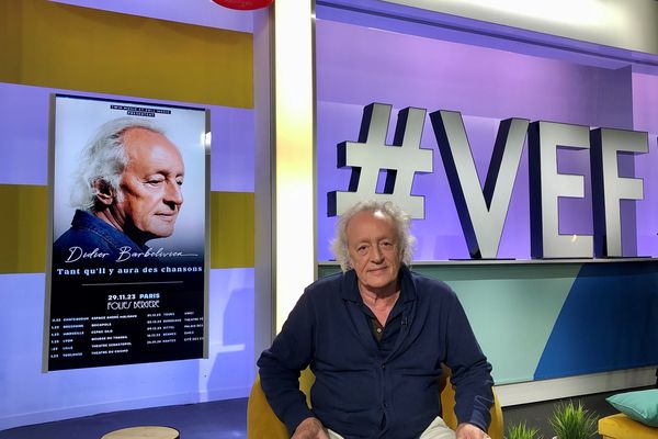 Didier Barbelivien présente son ultime album sur le plateau de l’émission "Vous êtes formidables" le 04 avril 2023.