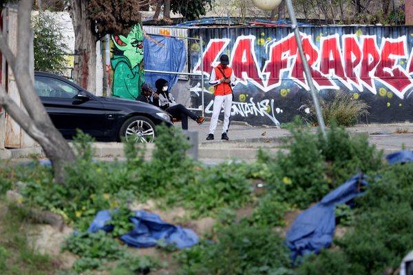 Les clans DZ Mafia et Yoda, se disputent les territoires marseillais, dont la cité de La Paternelle, dans 14ᵉ arrondissement.