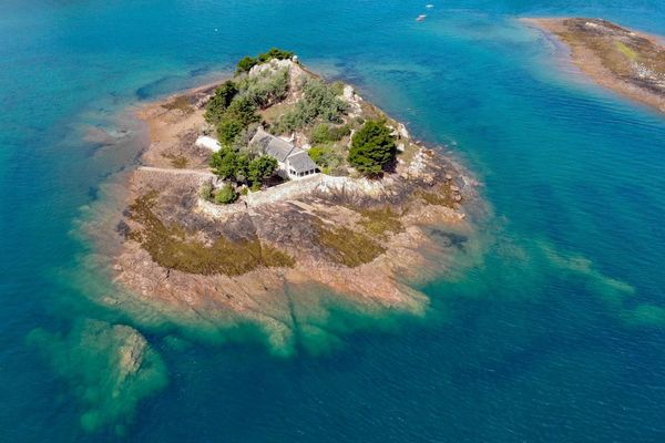 L'île de Roch Ar Hon se situe près de Bréhat dans les Côtes-d'Armor. 