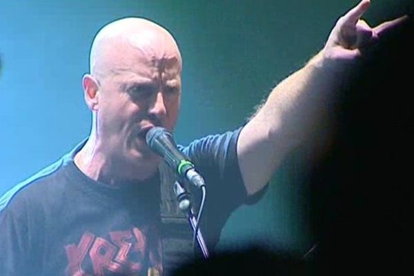 John Gallagher de Dying Fetus en concert au Tremplin à Beaumont