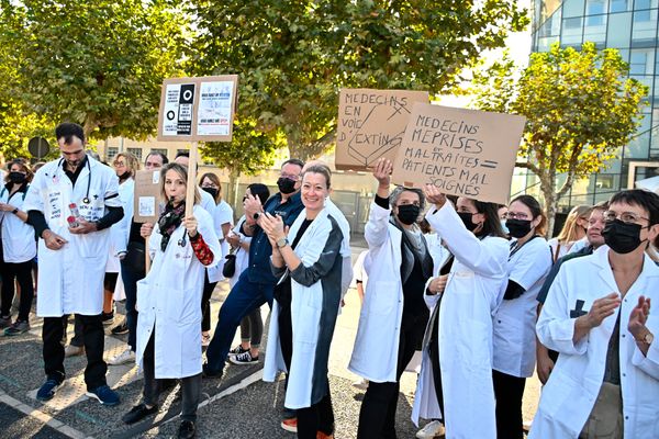 Des médécins en grève ce vendredi 13 octobre à Clermont-Ferrand.