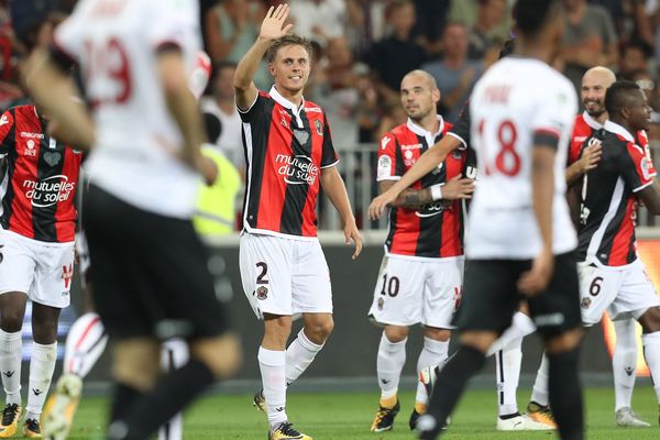 le Niçois Remi Walter (au centre), après son but contre Guingamp, le 19 août 2017