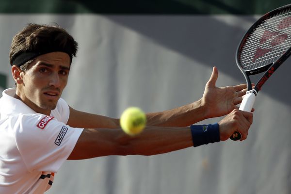 Le Strasbourgeois Pierre-Hugues lors de sa défaite face à John Isner au troisième tour de Roland Garros