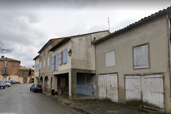 L'incendie s'est déclaré en plein coeur du village de Saint-Porquier dans le Tarn-et-Garonne.