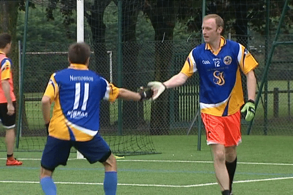 Notre journaliste Julien Lecoq a testé pour vous le football gaélique avec les Clermont Gaels, à Lempdes. Et il a même marqué un but !