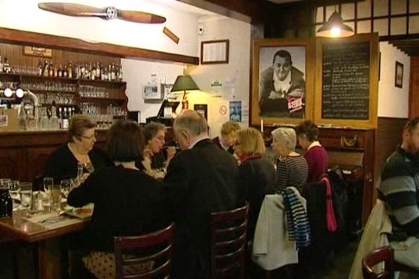 Un restaurant organise un repas midi et soir pour les restos du coeur