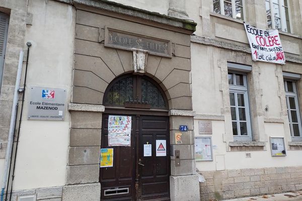 L'école élémentaire Mazenod sera occupée à partir de ce lundi 6 décembre 18h30 par des parents d'élèves. Ces derniers dormiront aux côtés des familles sans toit dont les enfants sont scolarisés au sein de l'établissement.