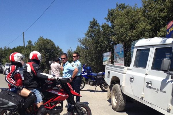 Les gérants des sociétés de transport de personnes ont installé un barrage filtrant sur la piste de Saleccia.