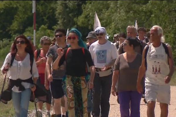 La marche des migrants de passage à Montélimar (Drôme) le 23 mai 2018. Photo France 3 Rhône-Alpes.