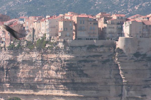 Certaines habitations sont menacées par des phénomènes d'éboulements.