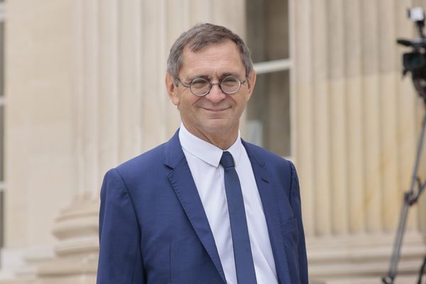 Pierre Morel-À-L'Huissier maintient sa candidature.