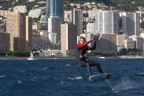 Pour suivre le record en direct grâce à un système de tracking, rendez-vous sur le site du Yacht Club de Monaco.