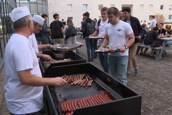 Une merguez coûte quatre points aux étudiants avec cette formule