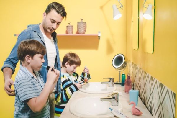 Fasteesh a créé un système de brossage des dents ludique et rapide, pour les particuliers