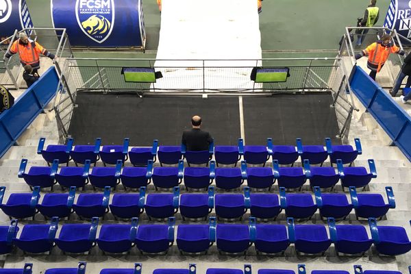 La solitude de Li Wing Sang, ancien président du FC SM, pendant le match Sochaux-Red Star