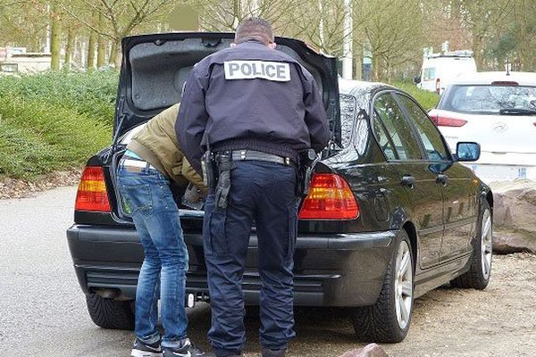 Contrôle de police au rond-point du Zénith de Rouen