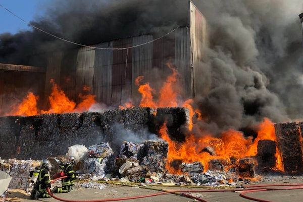 L'incendie s'est déclaré vers 16h30 à la déchetterie Nicollin