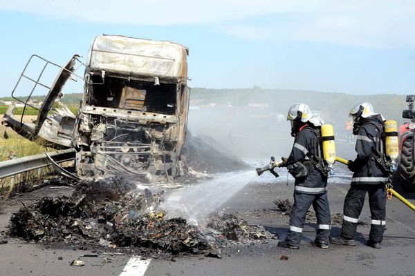 Mardi 21 mai 2024, un camion a pris feu sur l'autoroute A64. La circulation est interrompue. (Illustration)