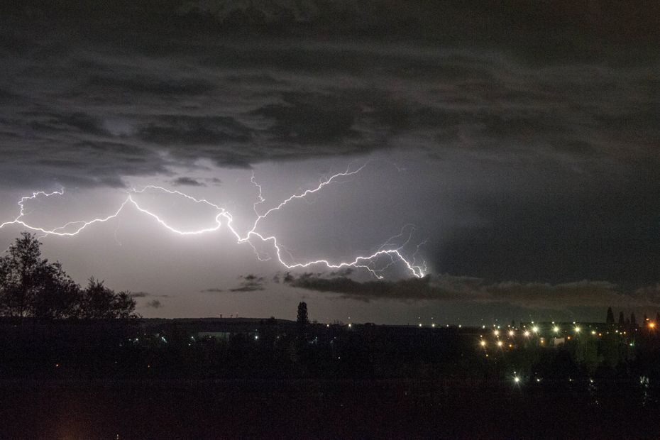 Fatal Lightning Strike: 34-Year-Old Man Struck Dead in Haute-Savoie Storm