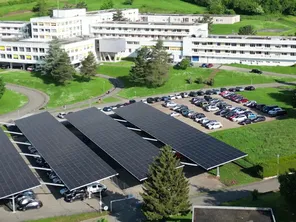 L'hôpital de Wissembourg s'est doté d'une ombrière photovoltaïque sur son parking.