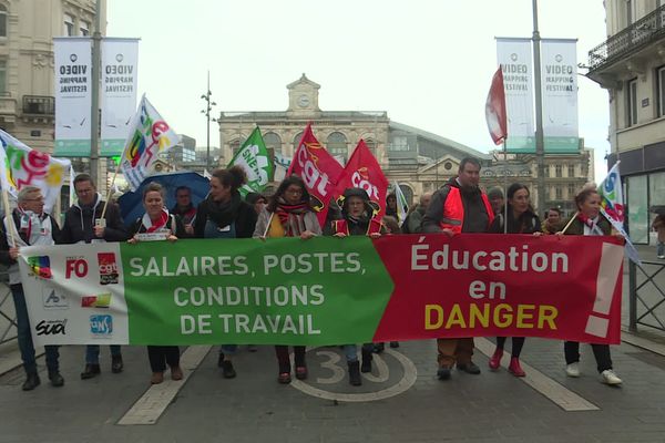Les enseignants étaient en grève ce mardi 2 avril pour demander le retrait de la réforme du choc des savoirs.