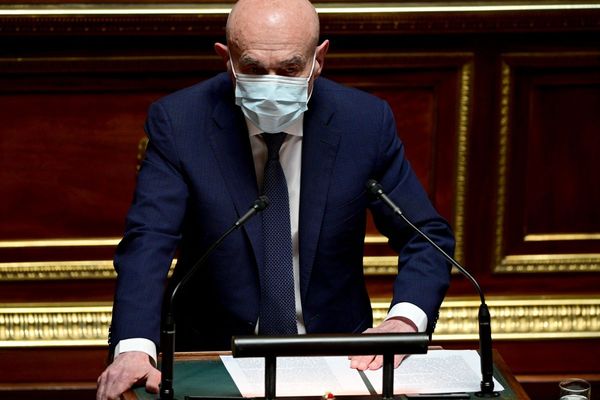 Mardi 11 janvier , le discours du sénateur de l'Allier, Claude Malhuret, a été remarqué au Palais du Luxembourg.