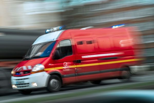 Un minibus transportant des personnes en situation de handicap a fait une sortie de route à Augerolles, dans le Puy-de-Dôme. 