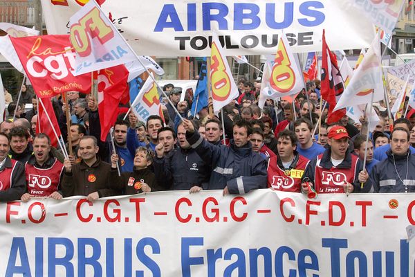 Entre 12 000 et 15 000 personnes avaient manifesté à Toulouse le 6 mars 2007 contre les suppressions de postes du plan Power 8 chez Airbus