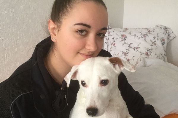 Mélissa, sauvée de l'incendie grâce à son chien Jack. 