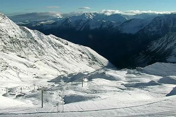 Joli manteau blanc à Cauterets. 