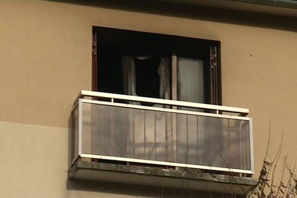 Les pompiers sont intervenus dimanche soir à Autun, rue Louis-Charlot, pour éteindre un incendie dans un appartement.