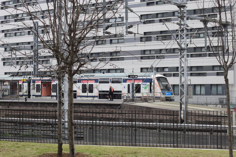 RER E : Le Trafic Interrompu Jusqu'à 16h à Cause D'une Panne électrique