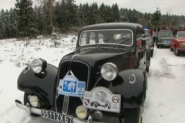 Une cinquantaine de vénérables automobiles ont participé au Rallye