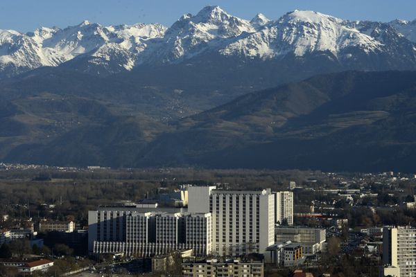 Le CHU Grenoble-Alpes compte toujours de nombreux malades atteints du Covid-19. (Illustration)