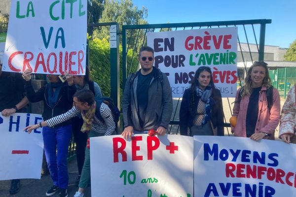 Parents et enseignants des trois écoles et du collège de Cronenbourg-cité mobilisés pour réclamer un classement un REP+