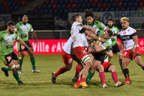 La fin du match en Pro D2 entre Aurillac et Montauban s'est terminé en bagarre générale, vendredi 22 décembre.