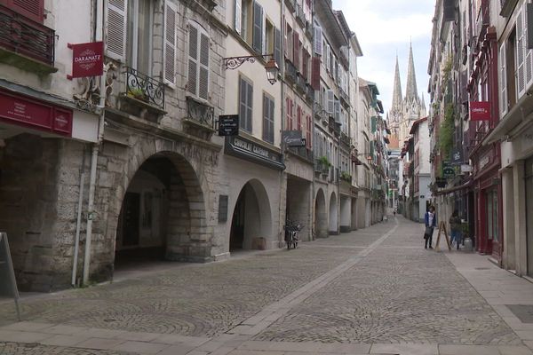 Les rues de Bayonne, centre-ville - ILLUSTRATION - 