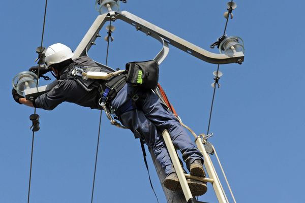 Le travail sur les lignes à haute tension est extrêmement périlleux