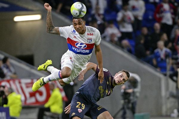 Kenny Tete et Benjamin Jeannot hier soir, au Groupama stadium de Décines.